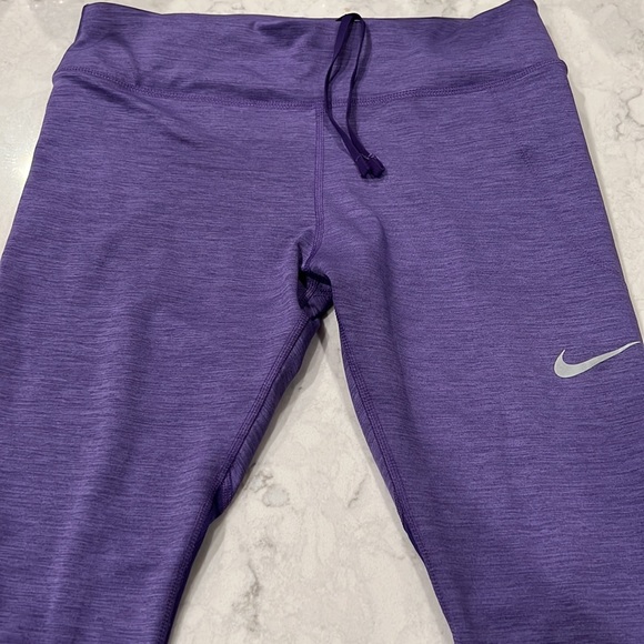 Nike Capri length workout pants with sheer back of leg - Picture 2 of 4